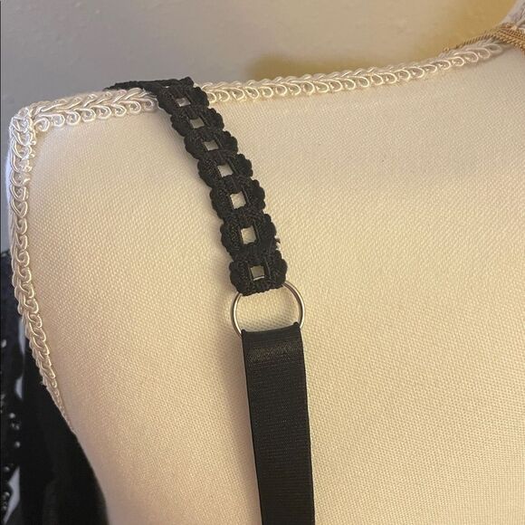 Elegant Black Lace Women's Bodysuit Torrid Curves - Picture 5 of 7